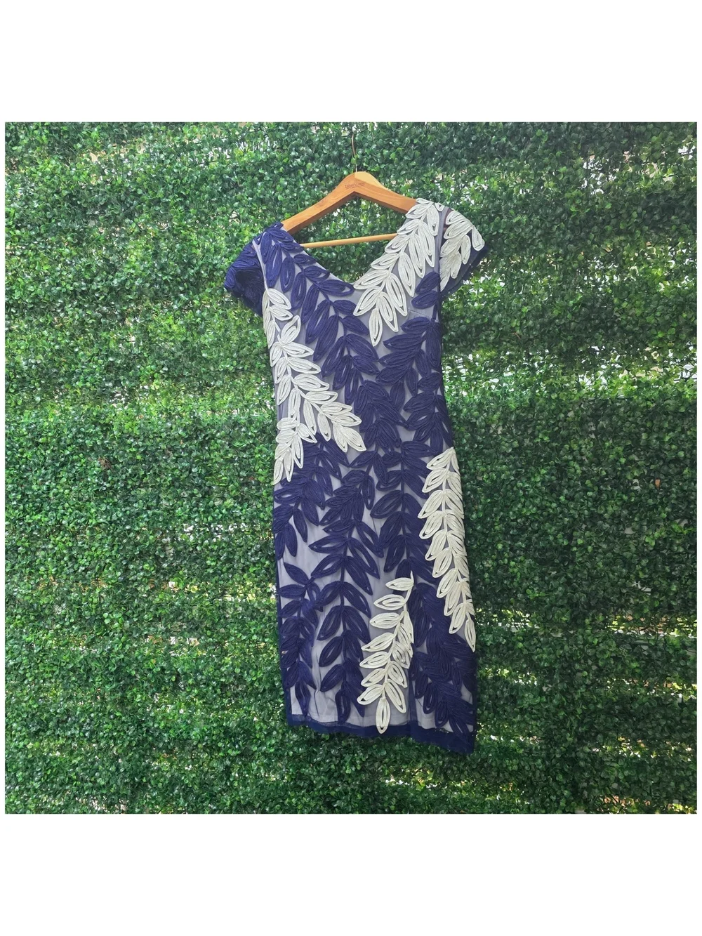 JS Collections Navy Ivory Applique Illusion Cocktail Sheath Dress Size 2